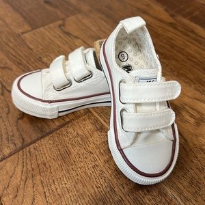 Weestep white toddler shoes. Size 5. New in box.